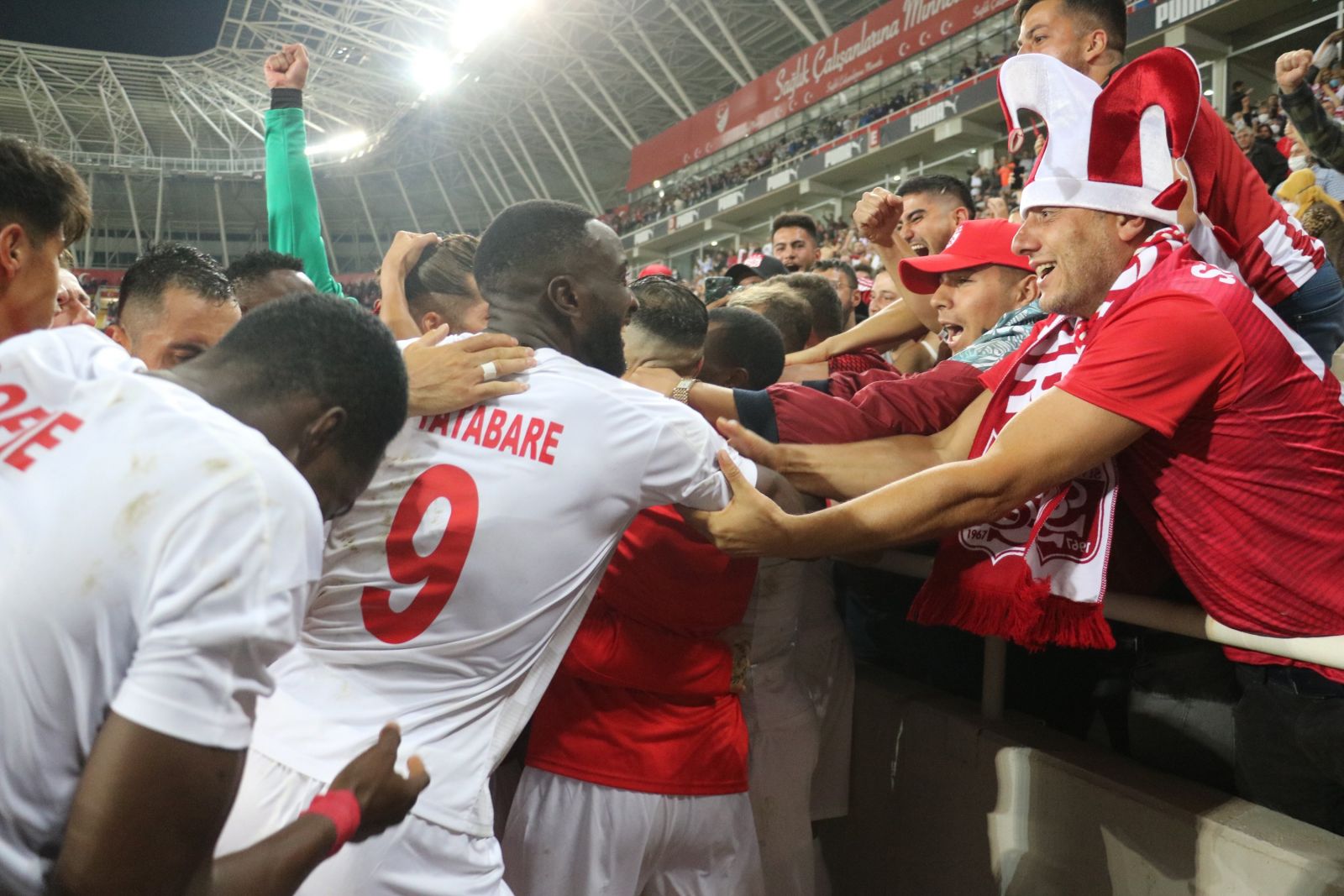 Sivasspor - Aytemiz Alanyaspor maçı kapalı gişe... Tribünler bu sezon ilk kez tam dolacak