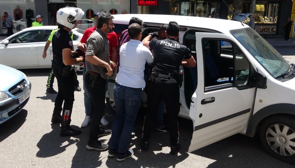 Oto yıkamacıya kurşun yağdırdı, polis kıskıvrak yakaladı Oto yıkamacıya kurşun yağdırdı, polis kıskıvrak yakaladı