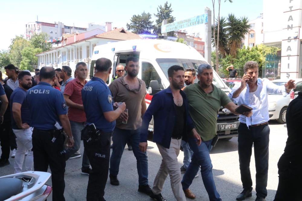 Tapu anlaşmazlığı taşlı sopalı kavgaya dönüştü: Çok sayıda yaralı ve gözaltı var