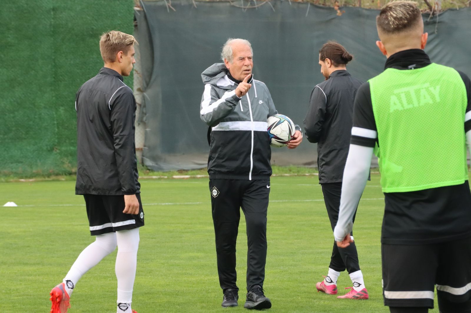 Mustafa Denizli Altay başkanı oluyor... Gerçek efsane! Mustafa Denizli Altay başkanı oluyor... Gerçek efsane!