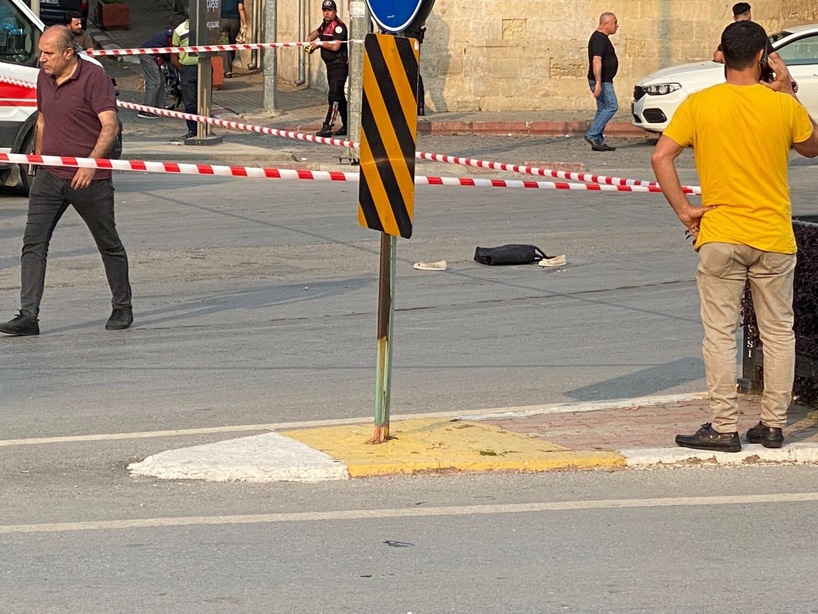 Yolun karşısına geçmek isteyen kadın, otobüsün altında kaldı Yolun karşısına geçmek isteyen kadın, otobüsün altında kaldı