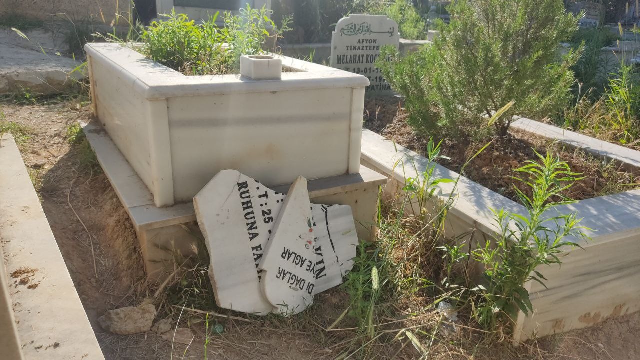 Bunun adı vicdansızlık! Bebek mezarlarını parçaladılar