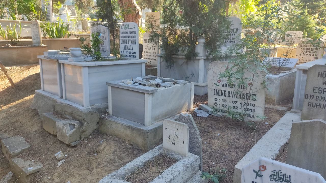 Bunun adı vicdansızlık! Bebek mezarlarını parçaladılar