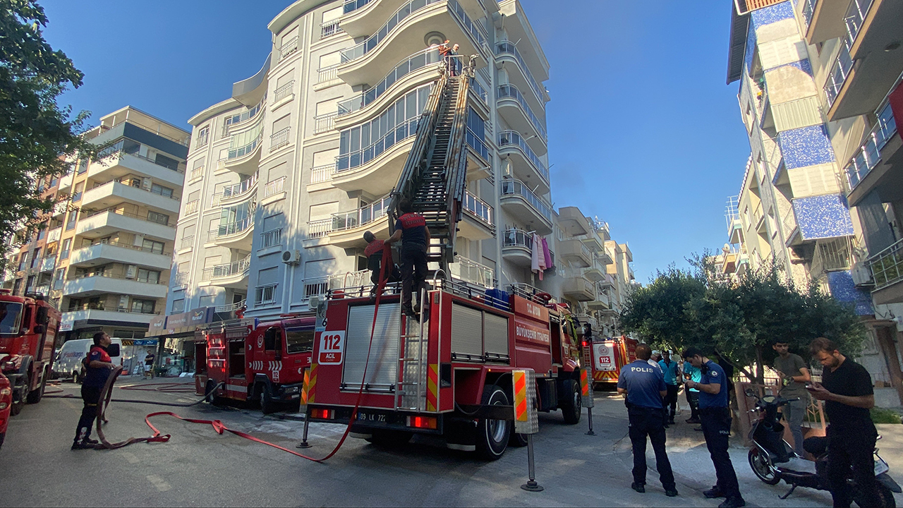 Aydın'da dehşet dolu anlar! Alevlerin arasından sedyeyle çıkarıldı Aydın'da dehşet dolu anlar! Alevlerin arasından sedyeyle çıkarıldı