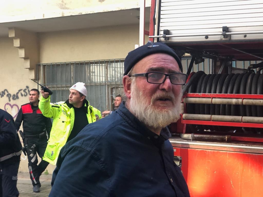 Mangal yakarken evini yaktı Mangal yakarken evini yaktı