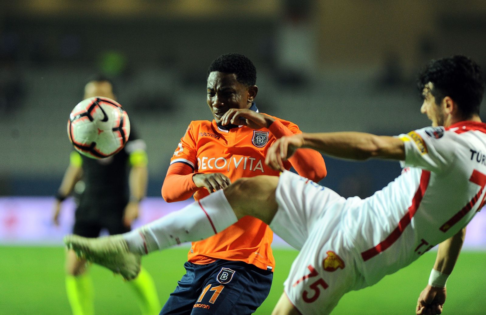 Lider Başakşehir'e Göztepe darbesi! (Başakşehir 0-2 Göztepe)