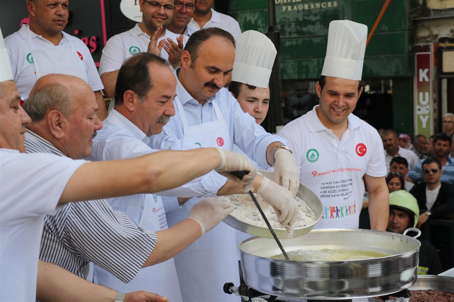 Bu kuyruğun başı var, sonu yok