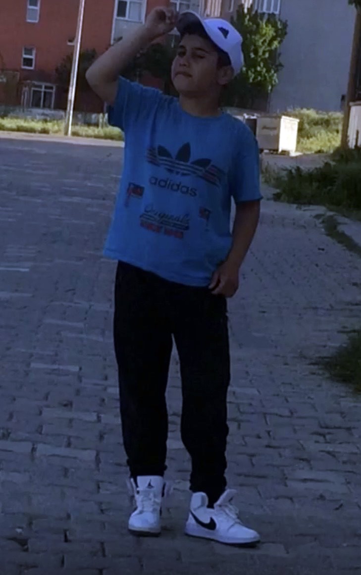 Bisikletiyle gezerken tırın altında kalan çocuğun bacağı koptu Bisikletiyle gezerken tırın altında kalan çocuğun bacağı koptu