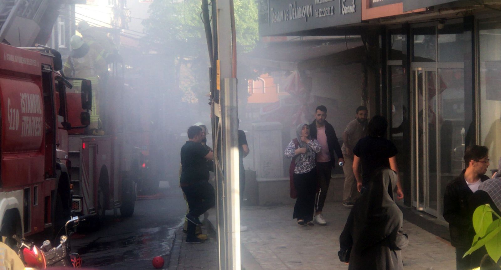 Sarıyer'de korkutan yangın: Mahsur kalan 20 vatandaş kurtarıldı