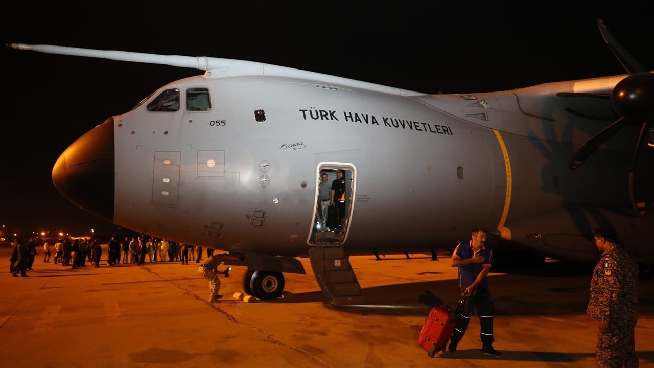 Türkiye, selin vurduğu Pakistan'a yardım malzemesi yolladı Türkiye, selin vurduğu Pakistan'a yardım malzemesi yolladı