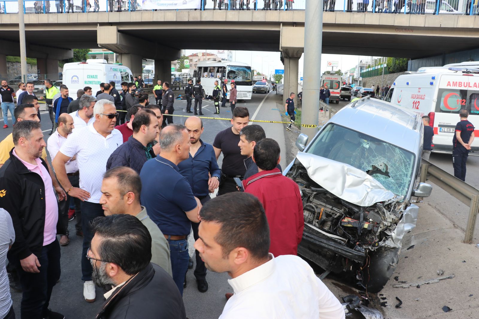 İşçileri taşıyan midibüs yan yattı: 1 ölü, 9 yaralı