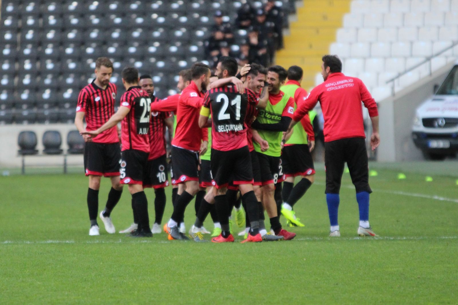 Gençlerbirliği ve Denizlispor, Süper Lig'de!