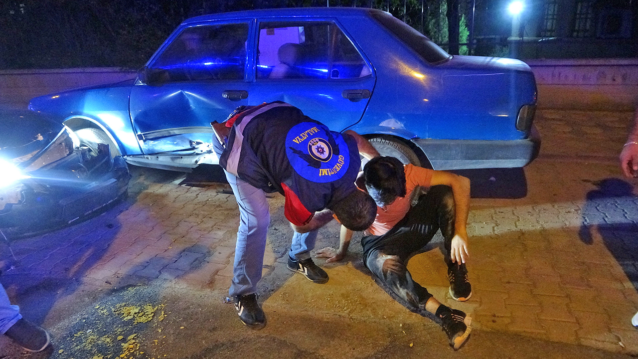 Alkollü sürücü dehşeti! Kaldırıma çıktı, yayaları ezdi Alkollü sürücü dehşeti! Kaldırıma çıktı, yayaları ezdi
