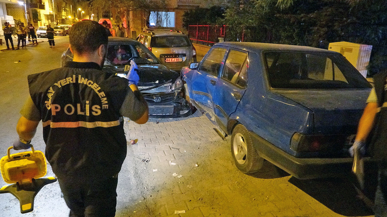 Alkollü sürücü dehşeti! Kaldırıma çıktı, yayaları ezdi Alkollü sürücü dehşeti! Kaldırıma çıktı, yayaları ezdi