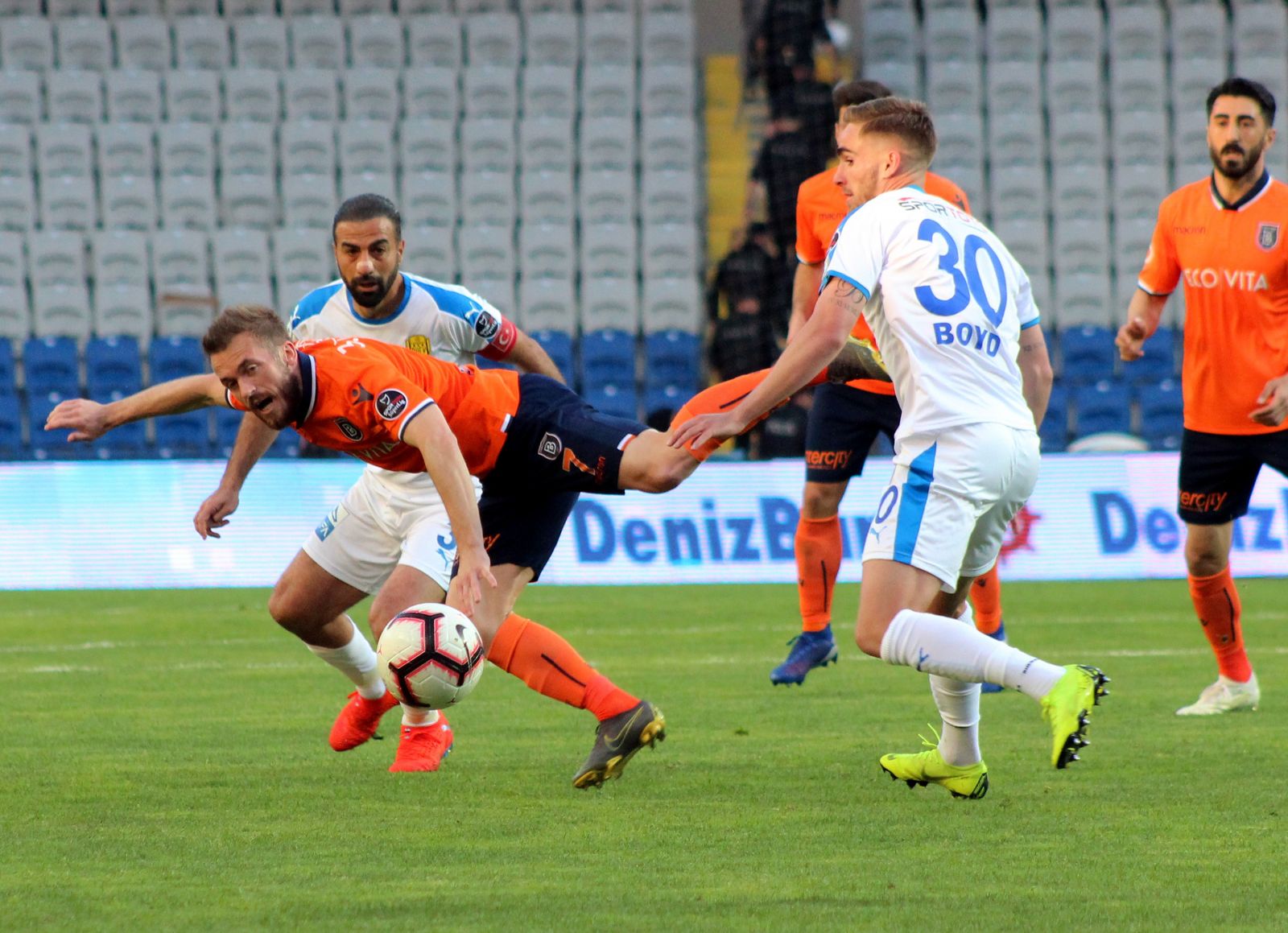 Başakşehir geriden gelerek kazandı! (Medipol Başakşehir 2-1 Ankaragücü) Başakşehir geriden gelerek kazandı! (Medipol Başakşehir 2-1 Ankaragücü)