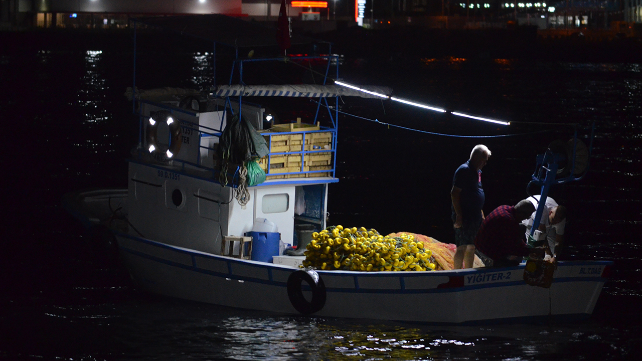 Ağlar denize atıldı! Balıkçılar bol palamut bekliyor
