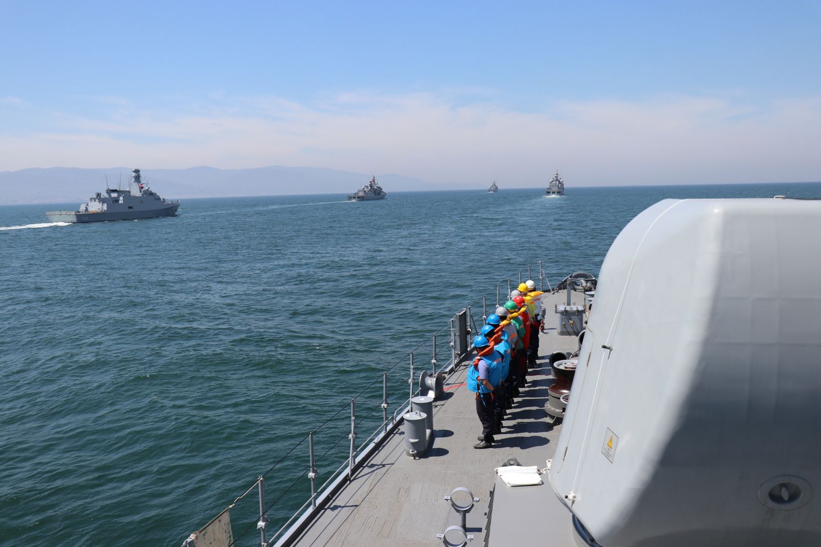 Denizkurdu tatbikatına katılan gemiler Çanakkale Boğazı’ndan geçiş yaptı