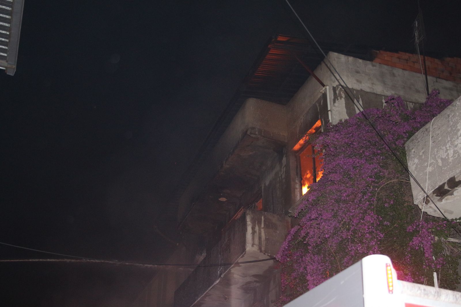 İzmir'de mobilya atölyesinde yangın