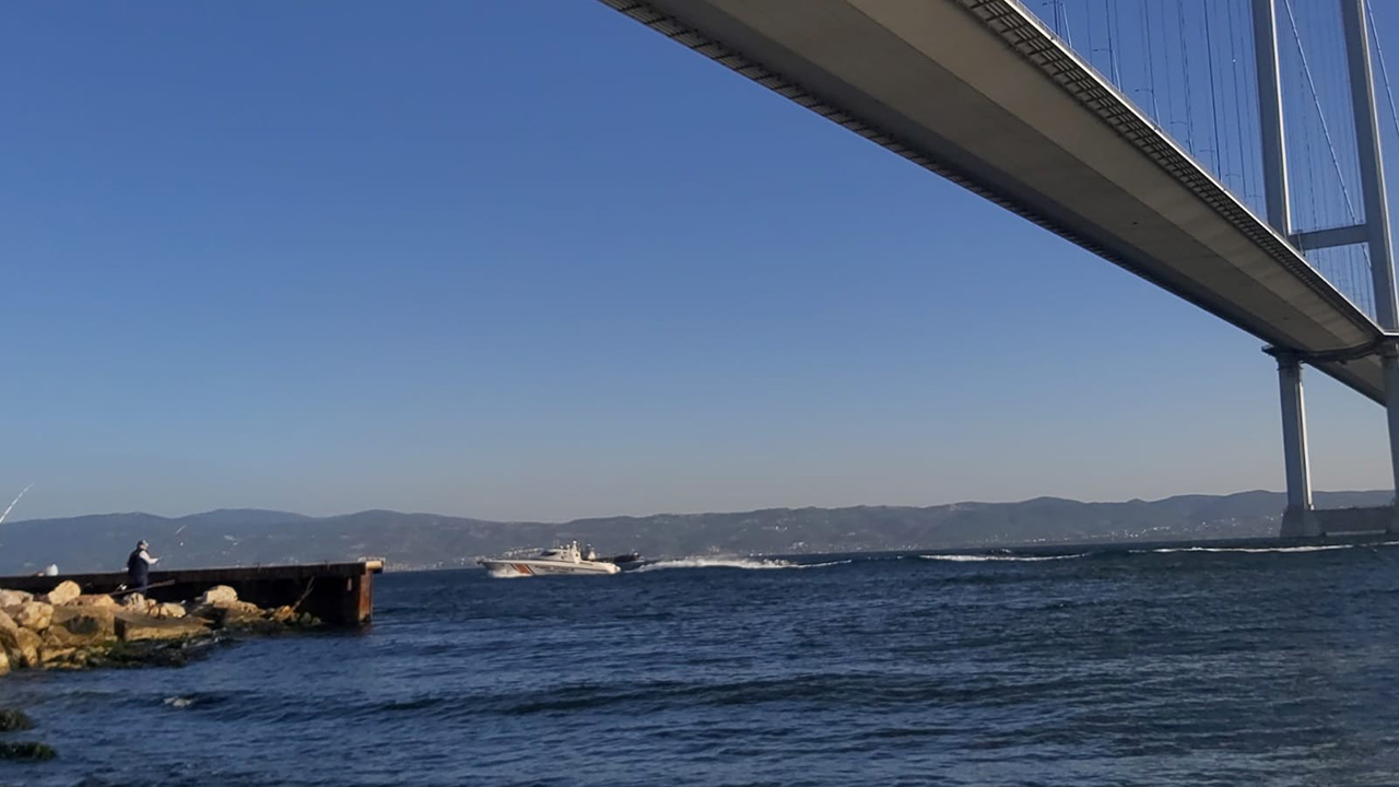 Osmangazi Köprüsü'nde intihar: Arabasını durdurup denize atladı