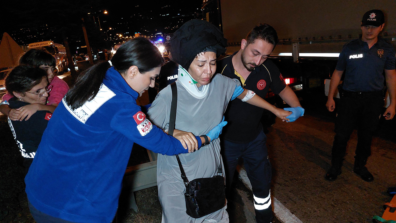 Samsun'da feci kaza: 23 araç birbirine girdi, 20'den fazla yaralı var