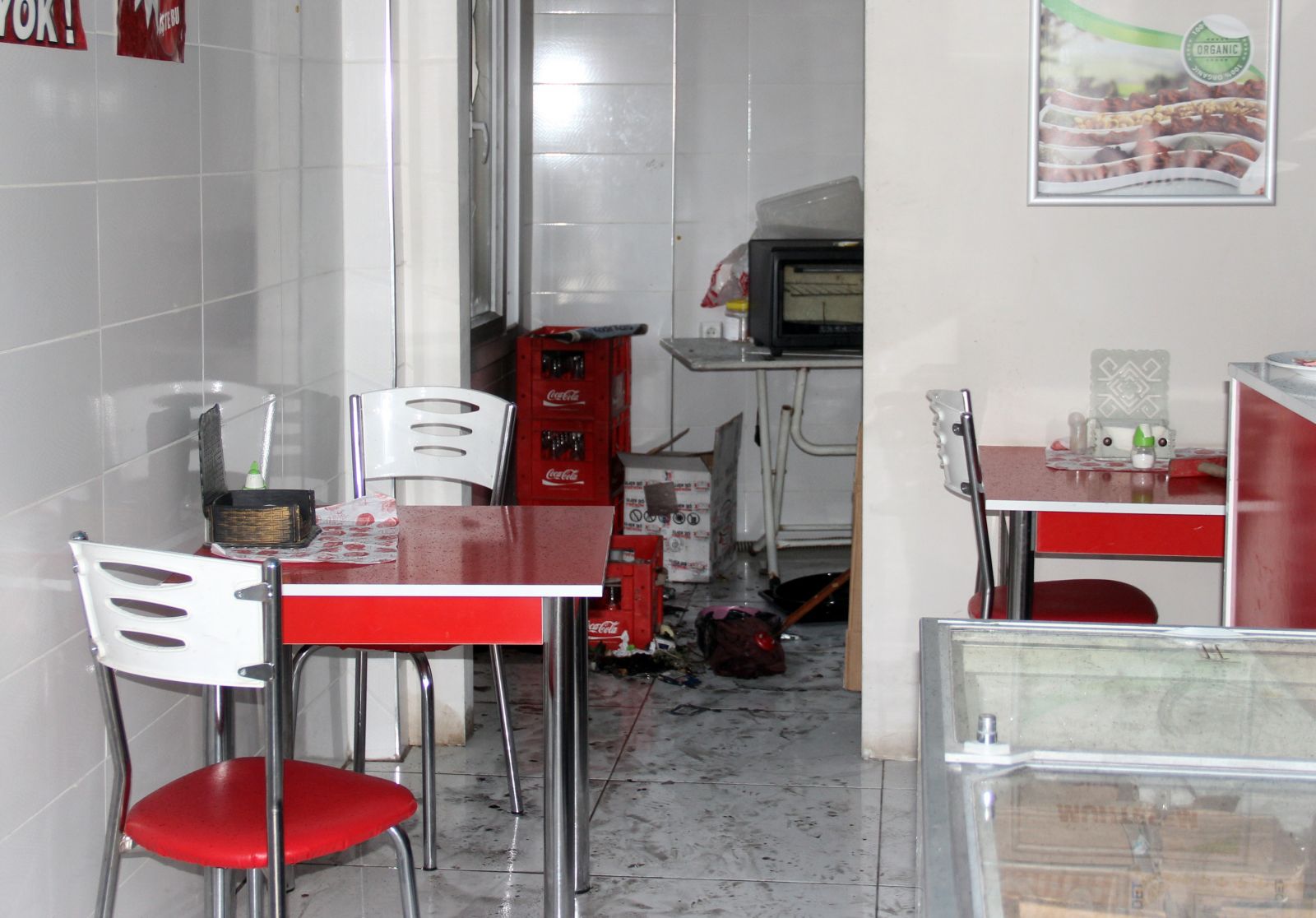 Darp eden sevgilisinin iş yerini kundakladı