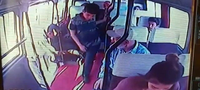 Üzeri kirli diye minibüste koltuğa oturtulmayan çocuk konuştu