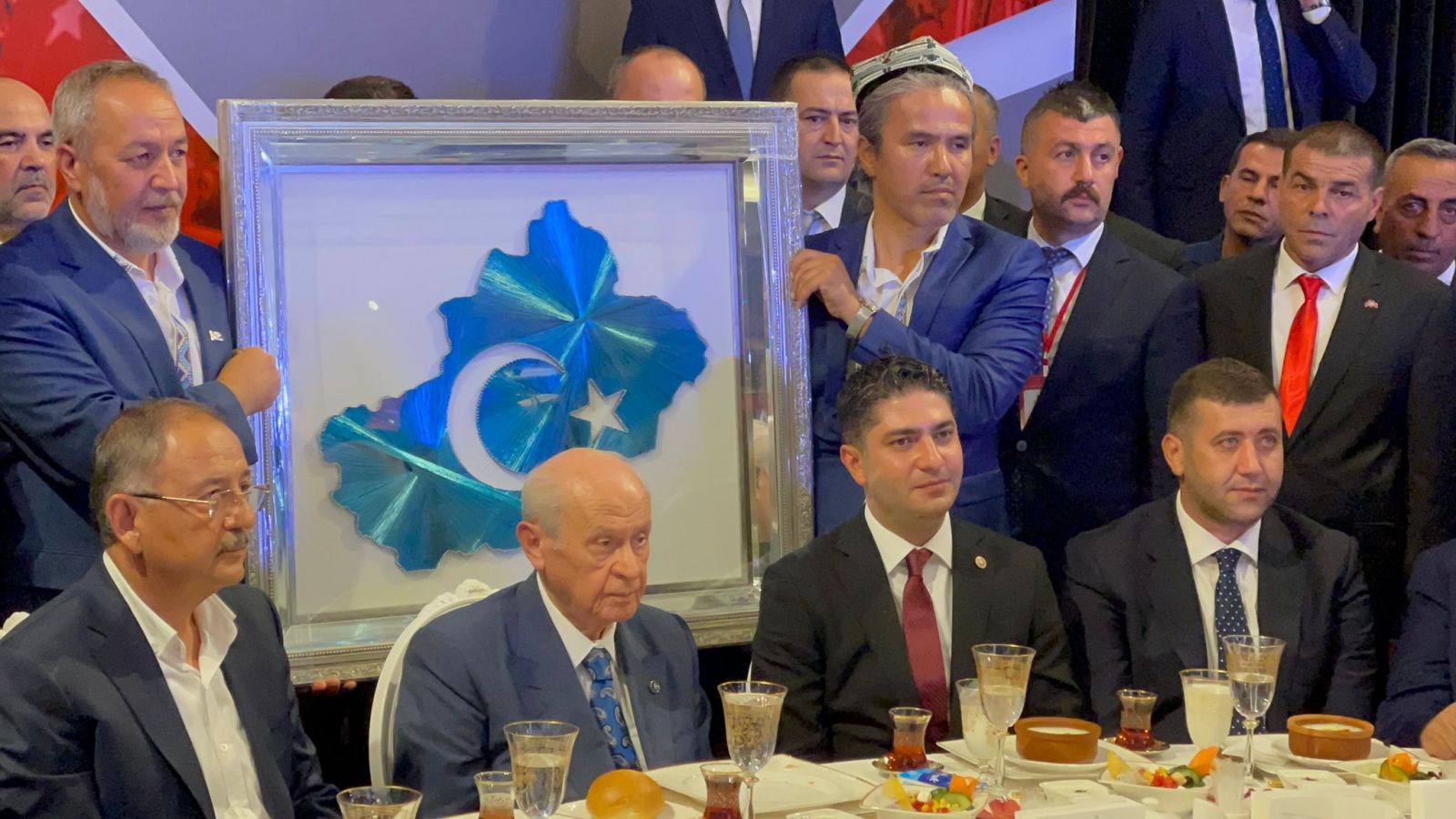 MHP Lideri Devlet Bahçeli'den 'Doğu Türkistan' mesajı: Davası doğru ve emin ellerde MHP Lideri Devlet Bahçeli'den 'Doğu Türkistan' mesajı: Davası doğru ve emin ellerde