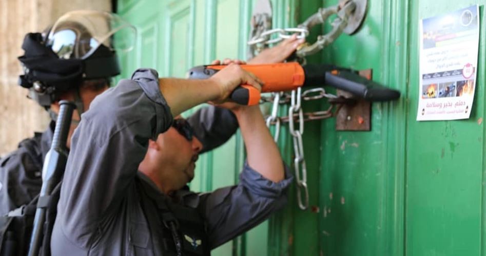 İsrail polisi Mescid-i Aksa’dan Müslümanları çıkarıp Yahudileri soktu İsrail polisi Mescid-i Aksa’dan Müslümanları çıkarıp Yahudileri soktu