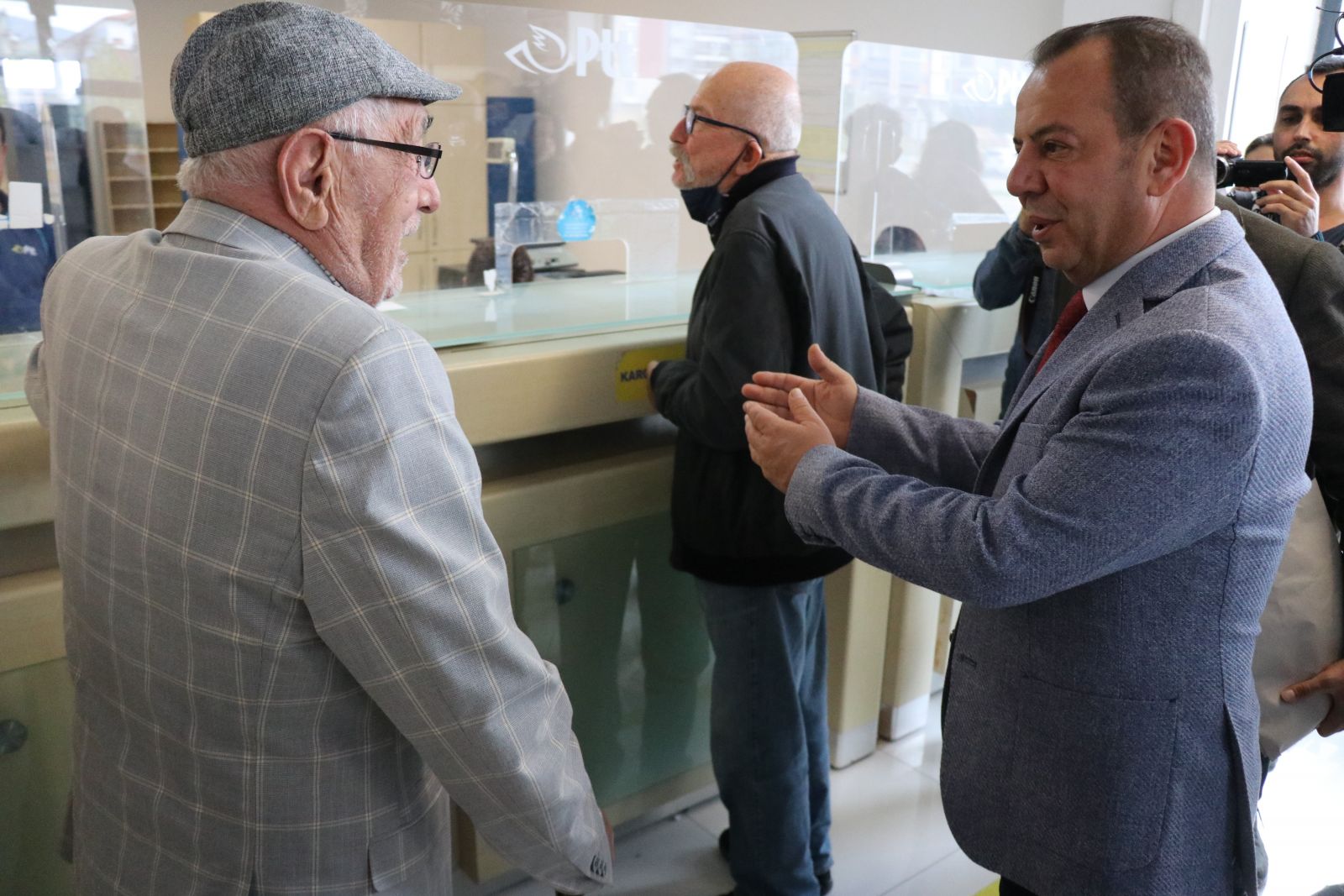 1 yıl geçici ihraç alan Tanju Özcan'dan Gürsel Tekin ve CHP yönetimini topa tuttu 1 yıl geçici ihraç alan Tanju Özcan'dan Gürsel Tekin ve CHP yönetimini topa tuttu