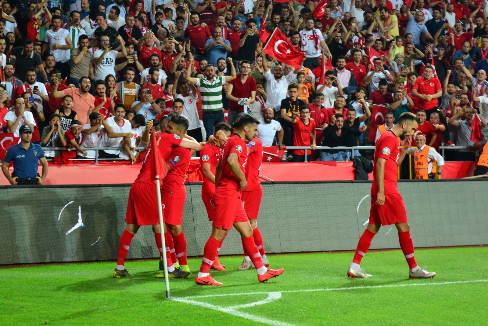 Konya'da tarih yazdık! Milliler son dünya şampiyonunu devirdi (Türkiye 2-0 Fransa) Konya'da tarih yazdık! Milliler son dünya şampiyonunu devirdi (Türkiye 2-0 Fransa)