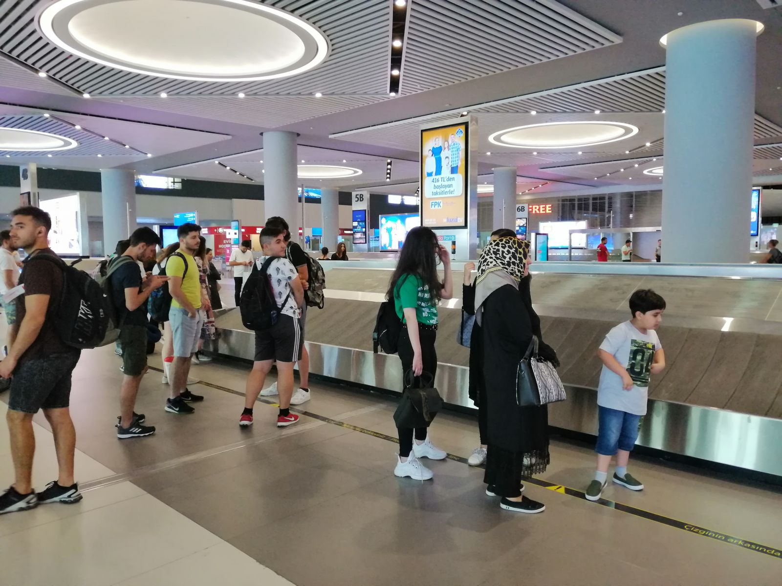 Tatilini yarıda kesen vatandaşlar, oy kullanmak için İstanbul'a dönmeye başladı