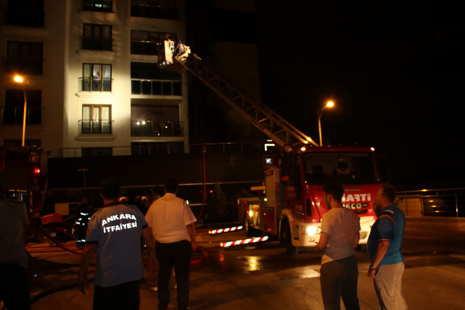 Ankara’da 16 katlı binada korkutan yangın