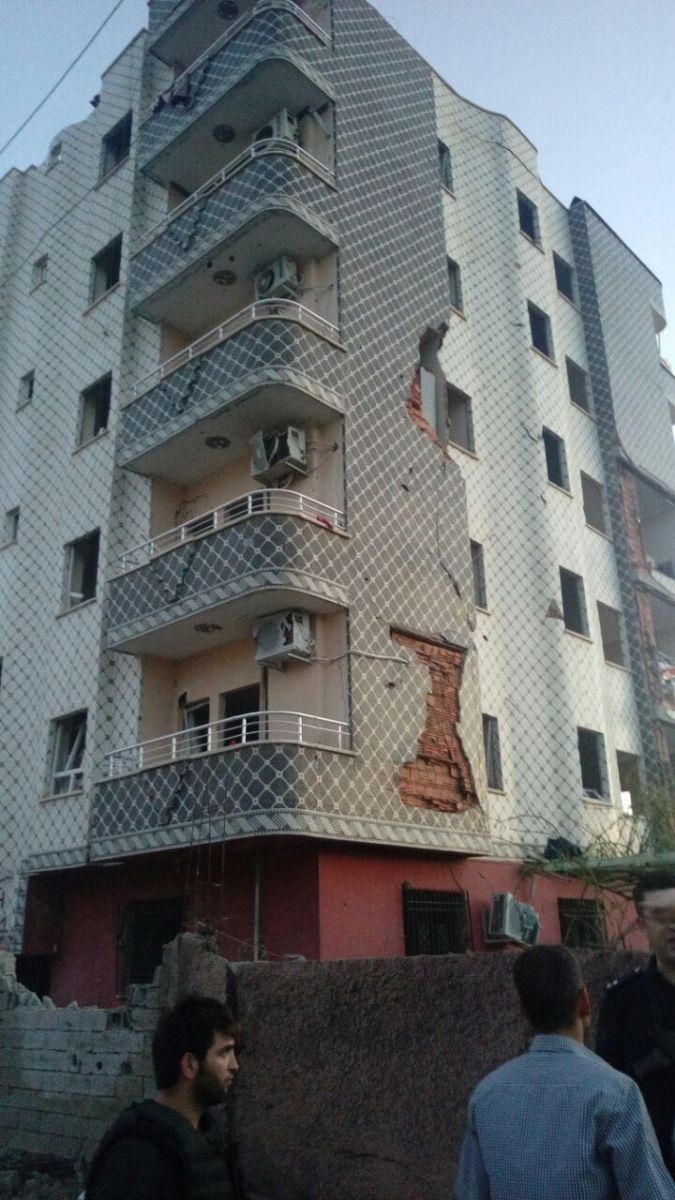 Silopi'de polis aracına bombalı saldırı!