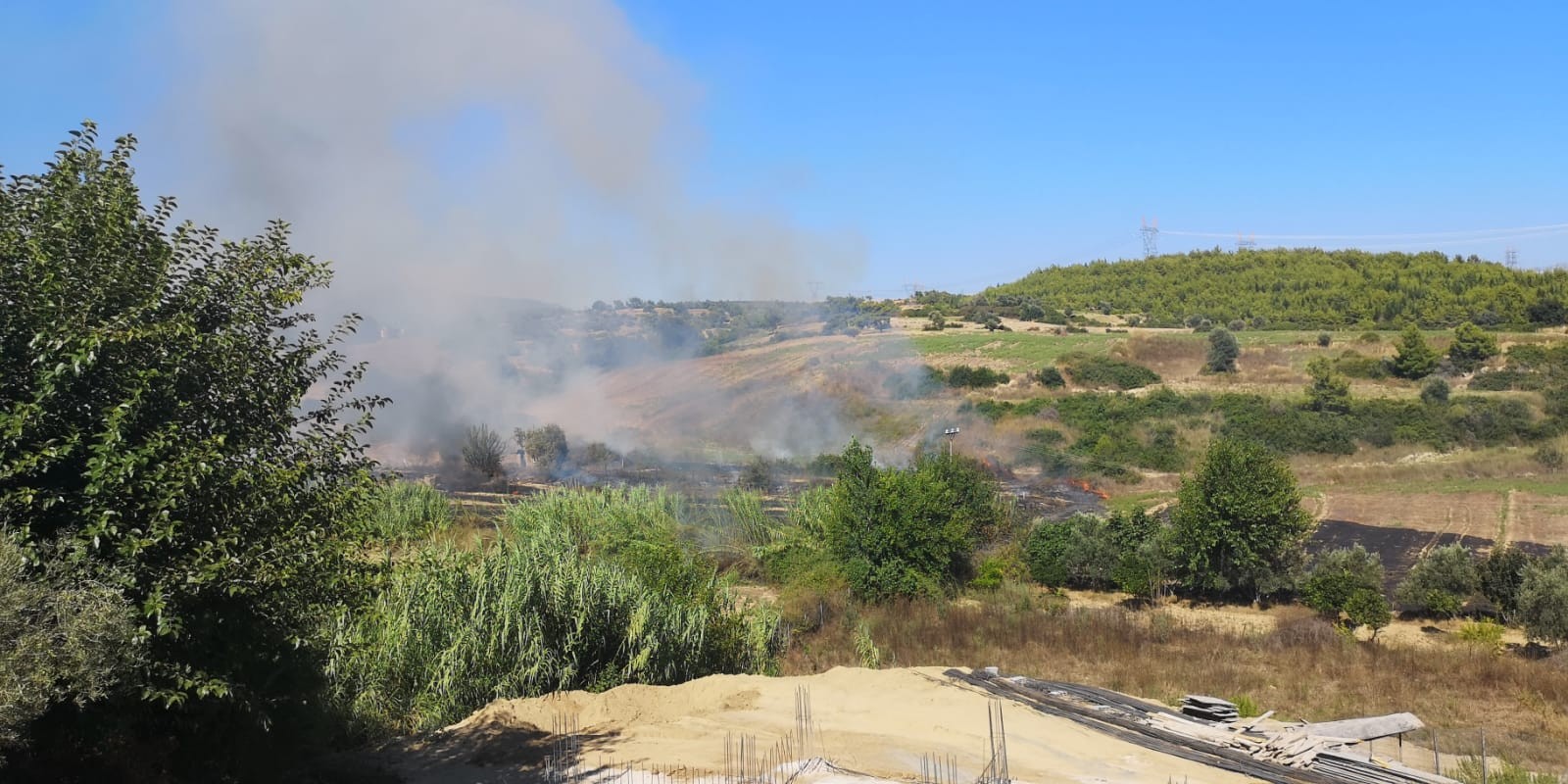 Mangal yaparken yangın çıkardılar