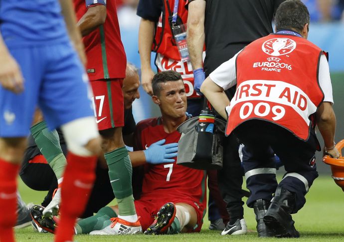 Cristiano Ronaldo finalde hüngür hüngür ağladı Cristiano Ronaldo finalde hüngür hüngür ağladı
