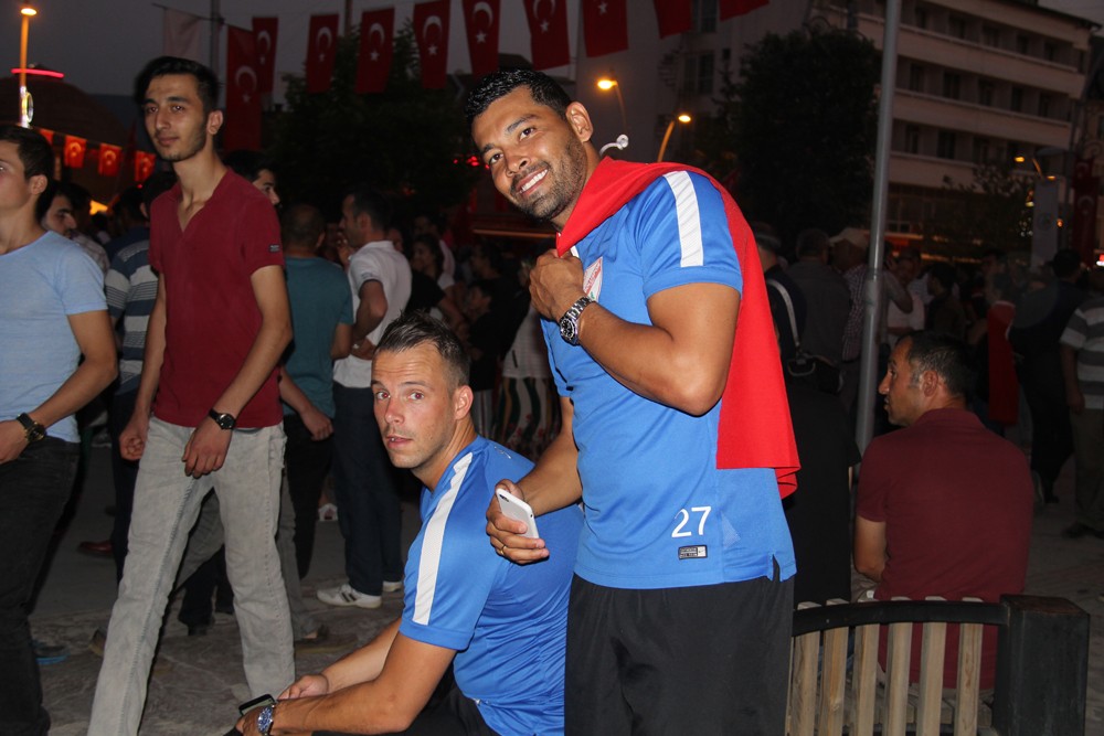 O isim Türk bayrağıyla yürüdü...