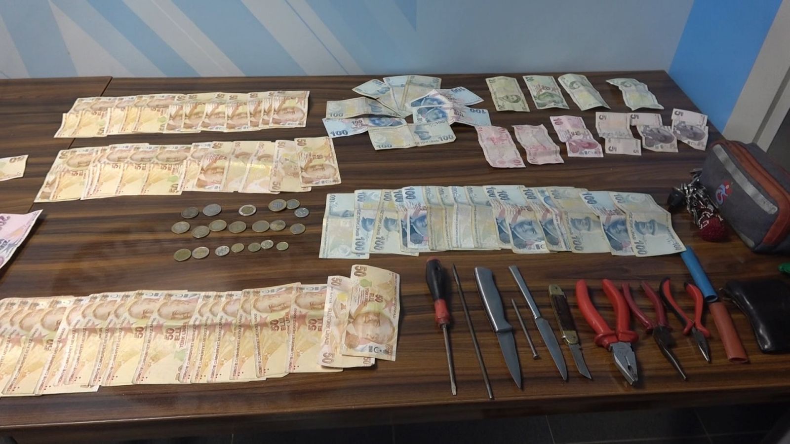 Dilencinin üzerinden çıkan 16 bin TL zabıta ekiplerini şaşkına çevirdi