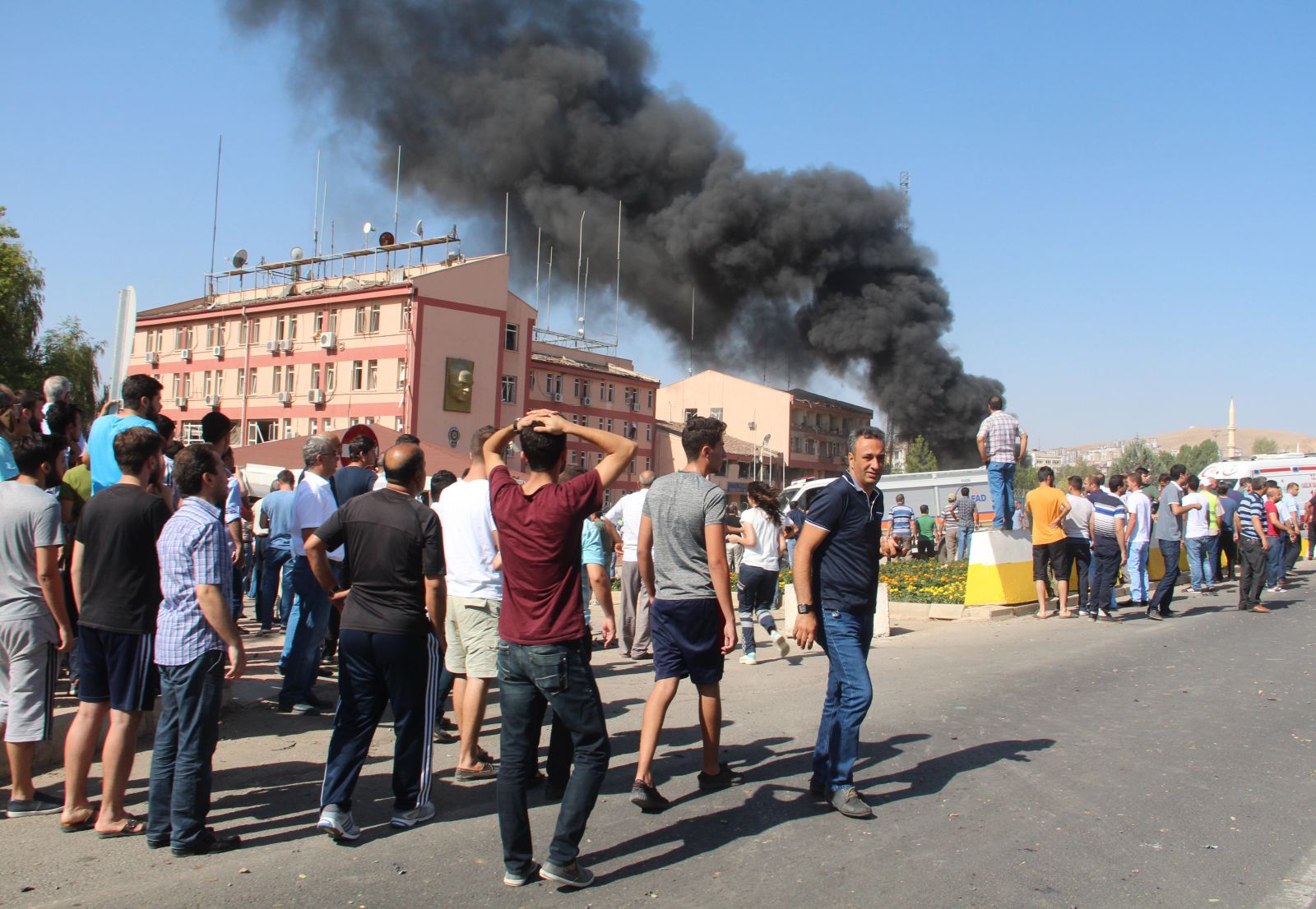 Elazığ'da bombalı saldırı: 3 şehit, 170 yaralı