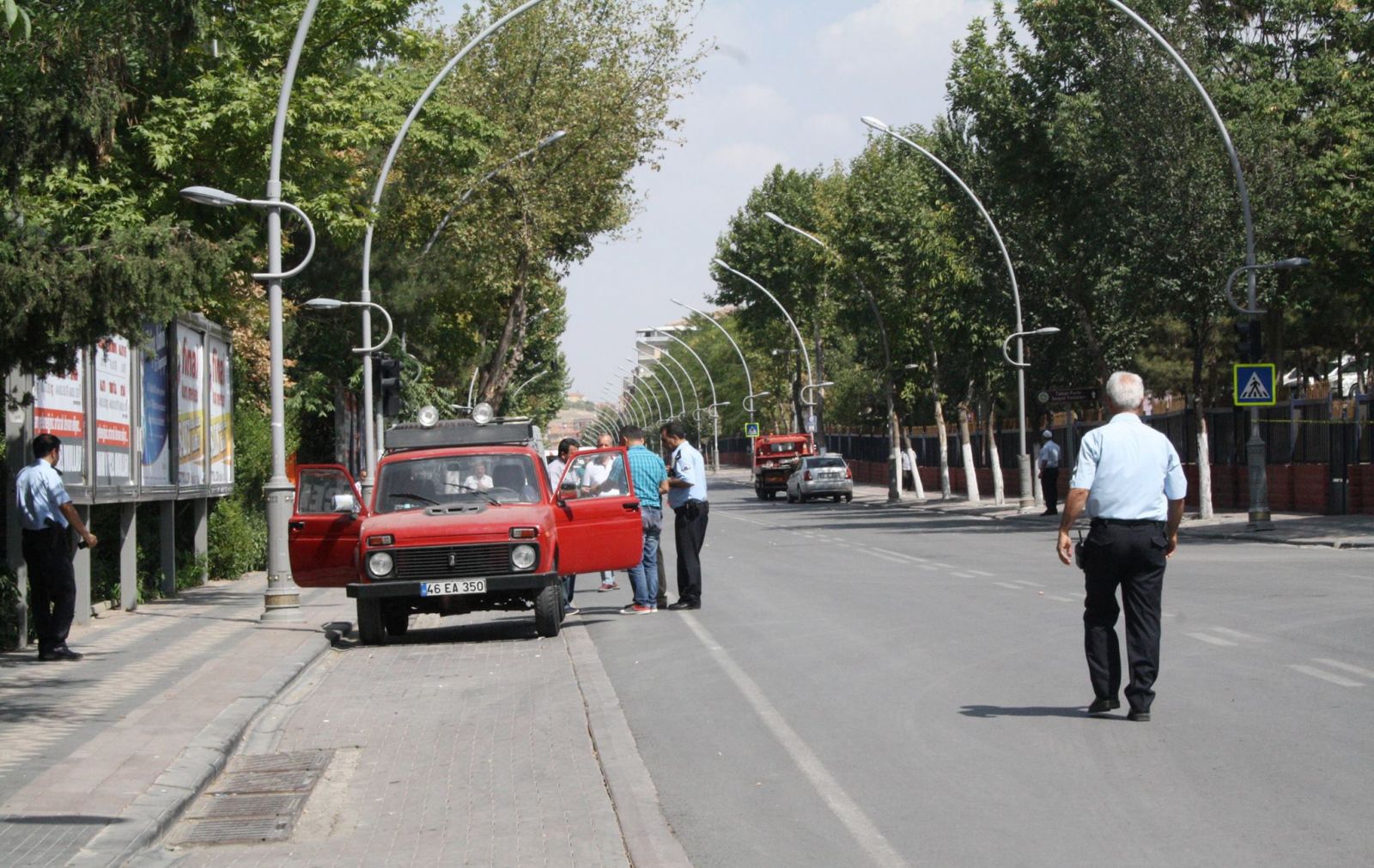 2'nci Ordu Karargahı önünde hareketli dakikalar