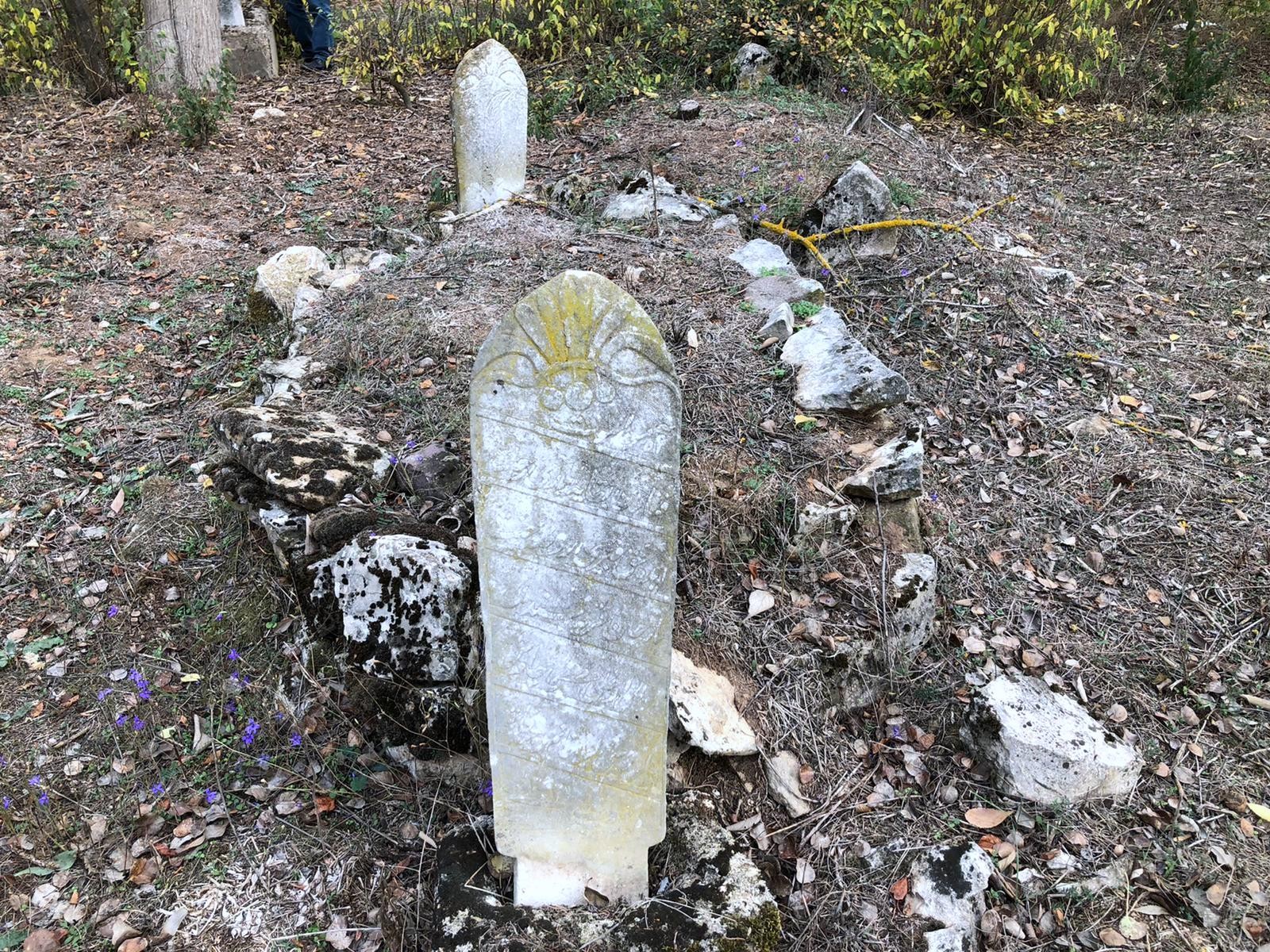 Bu köyün her yerinden tarihi mezar fışkırıyor Bu köyün her yerinden tarihi mezar fışkırıyor