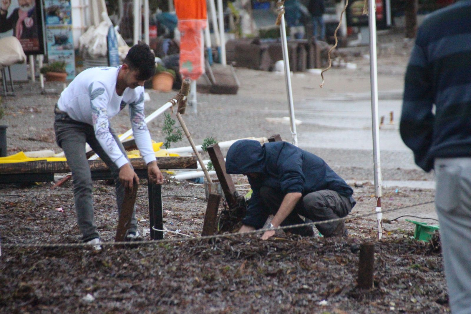 Fırtına Bodrum’u yıktı geçti