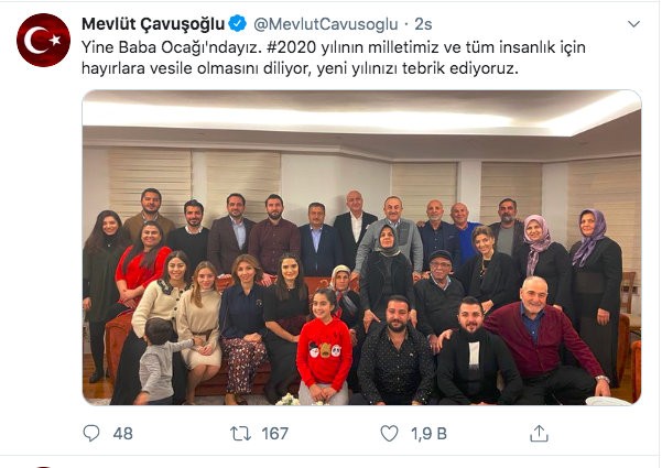 Dışişleri Bakanı Çavuşoğlu'ndan aile fotoğraflı yeni yıl mesajı