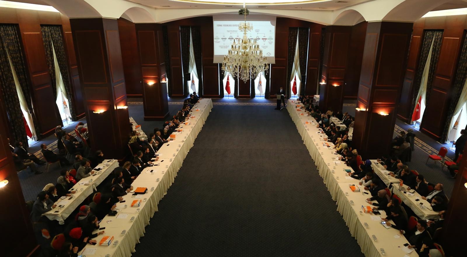 AK Parti'de 19'uncu dönem 'Siyaset Akademisi' başlıyor