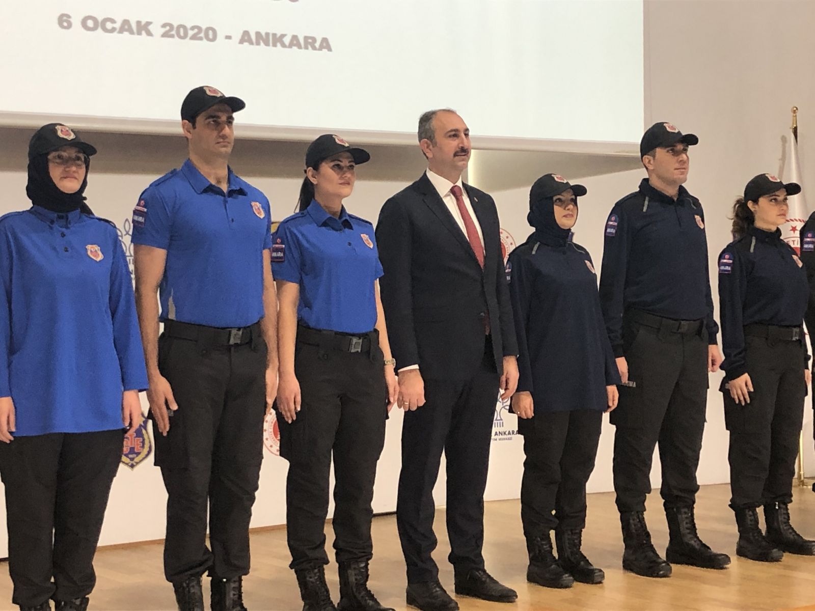 İnfaz koruma memurlarının yeni kıyafeti tanıtıldı