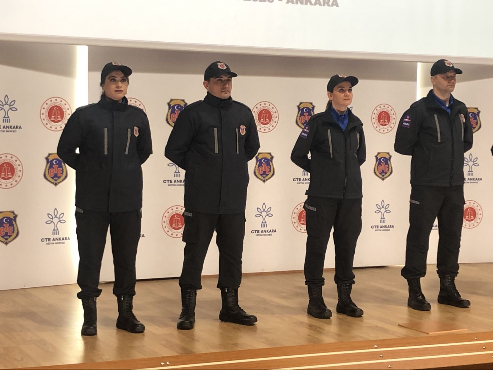 İnfaz koruma memurlarının yeni kıyafeti tanıtıldı