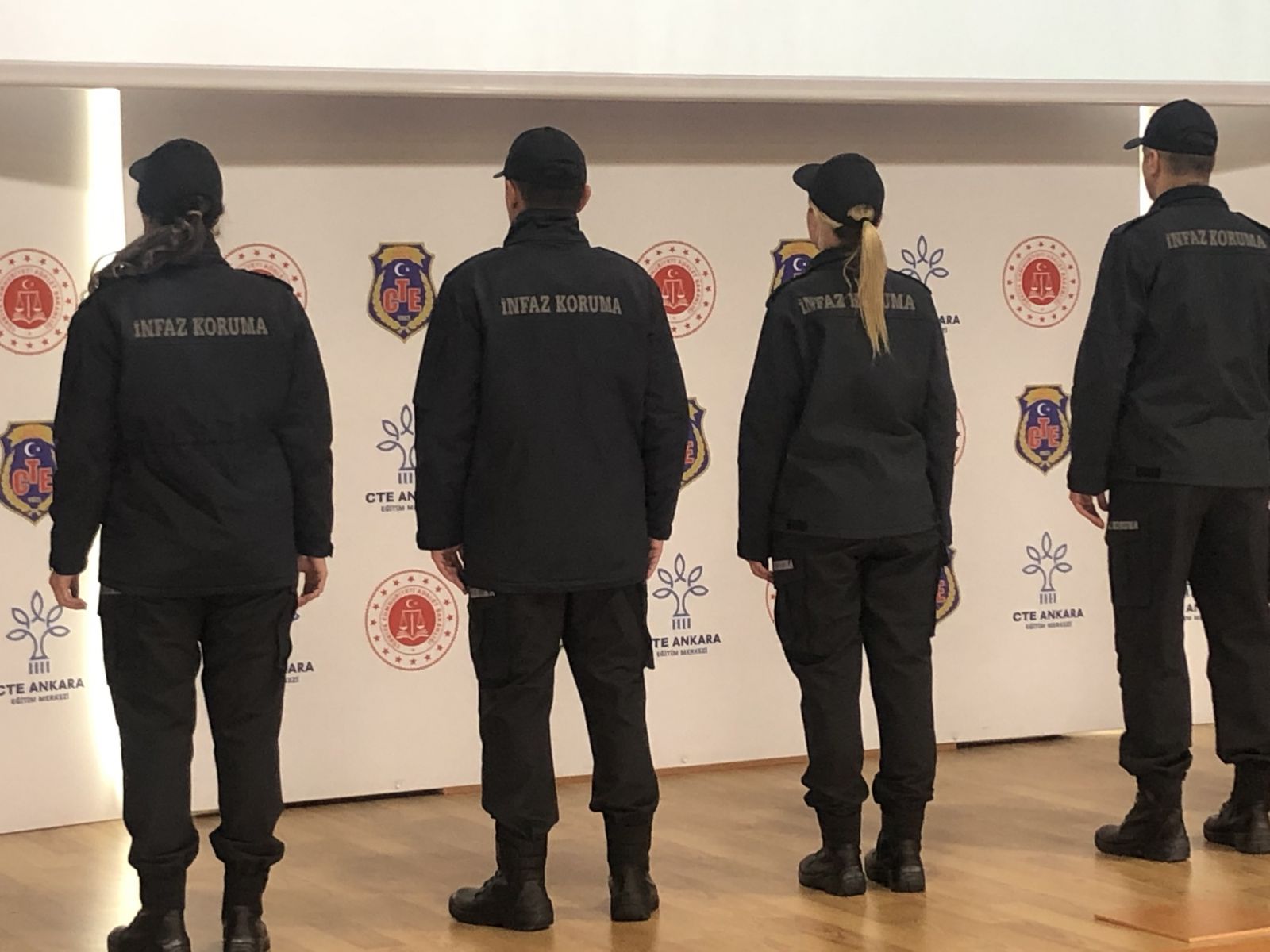 İnfaz koruma memurlarının yeni kıyafeti tanıtıldı
