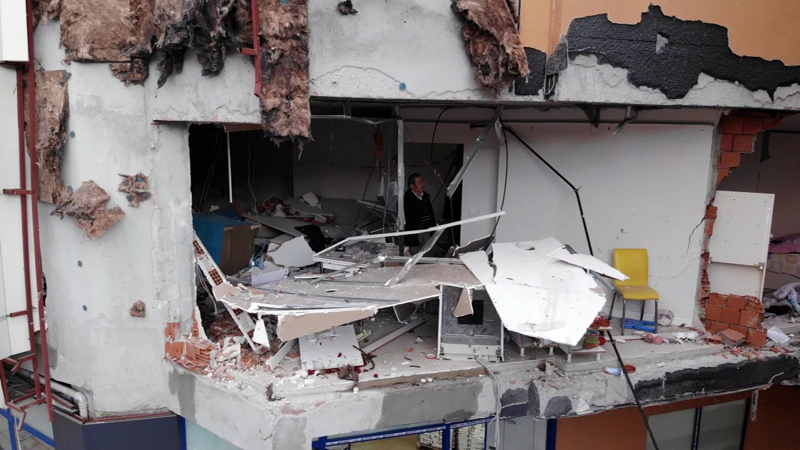 Güngören'deki doğalgaz patlaması sonrası ağır hasar meydana geldi