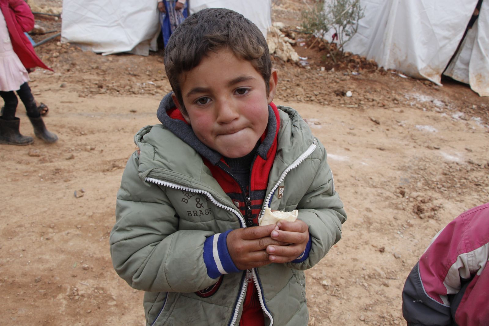 Onlar savaşın çocukları! Bazıları hastanede, bazıları da çadırlarda hayata tutunmaya çalışıyor