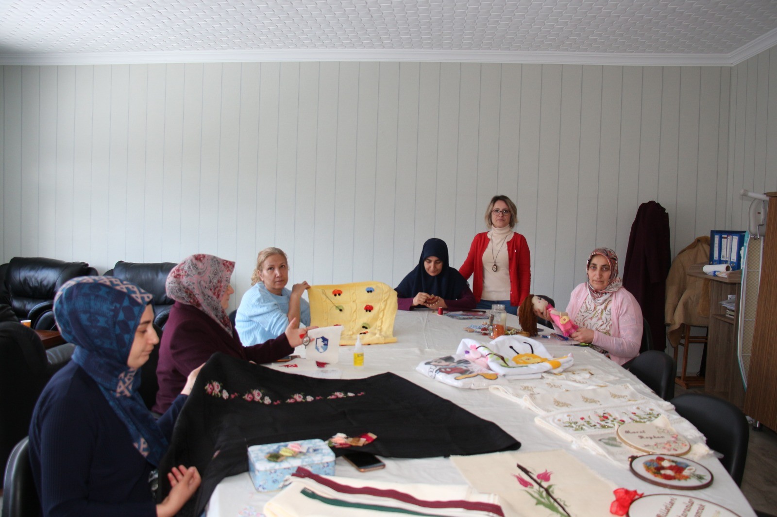 El emeği göz nuru ürünlerini sosyal medyadan satıp aile ekonomilerine katkı sağlıyorlar