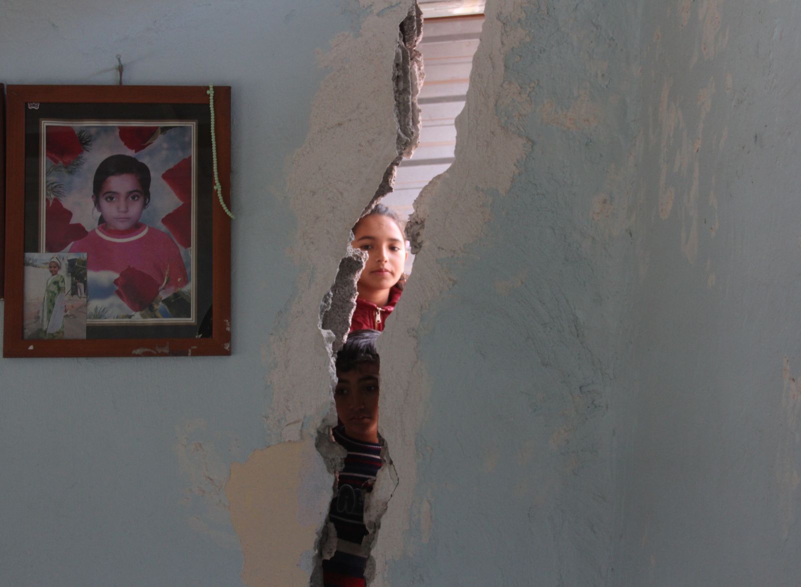 Çocukları ölümün eşiğindeki ailenin evleri yıkılmak üzere